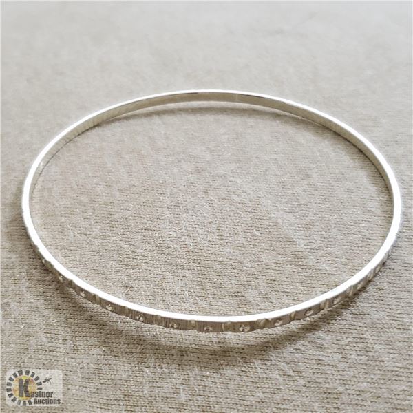 BZ519-145 SILVER BANGLE