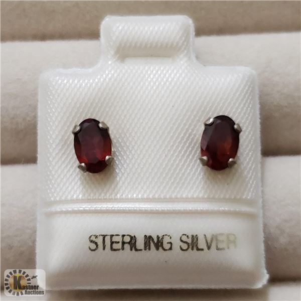 BZ519-144 SILVER GARNET EARRINGS