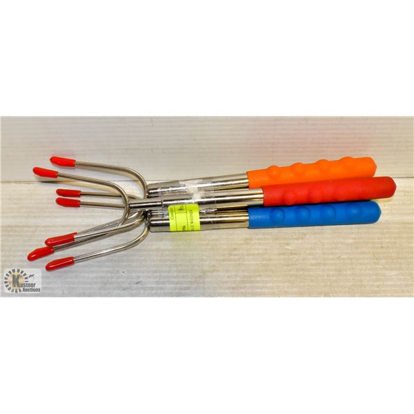 4 PACK EXTENDABLE WEINER FORKS *COLOURS MAY VARY*