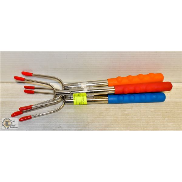 4 PACK EXTENDABLE WEINER FORKS *COLOURS MAY VARY*