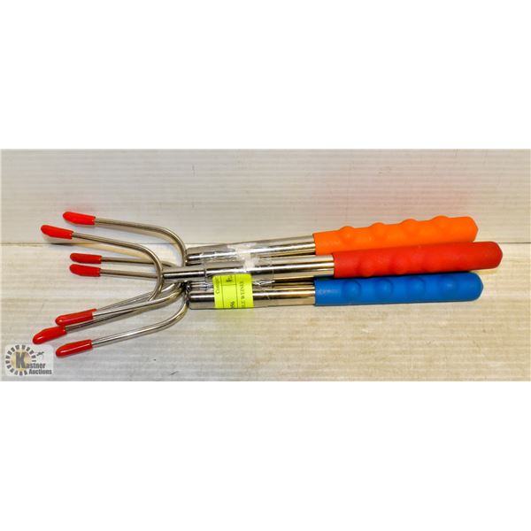 4 PACK EXTENDABLE WEINER FORKS *COLOURS MAY VARY*