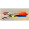 Image 1 : 4 PACK EXTENDABLE WEINER FORKS *COLOURS MAY VARY*