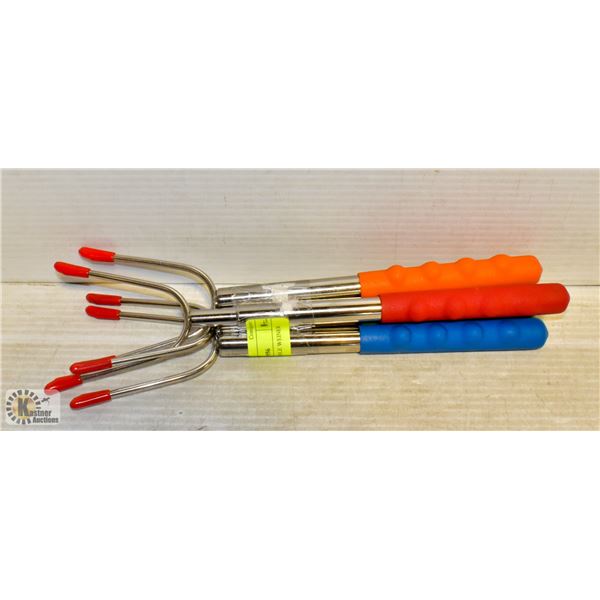 4 PACK EXTENDABLE WEINER FORKS *COLOURS MAY VARY*