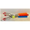 Image 1 : 4 PACK EXTENDABLE WEINER FORKS *COLOURS MAY VARY*