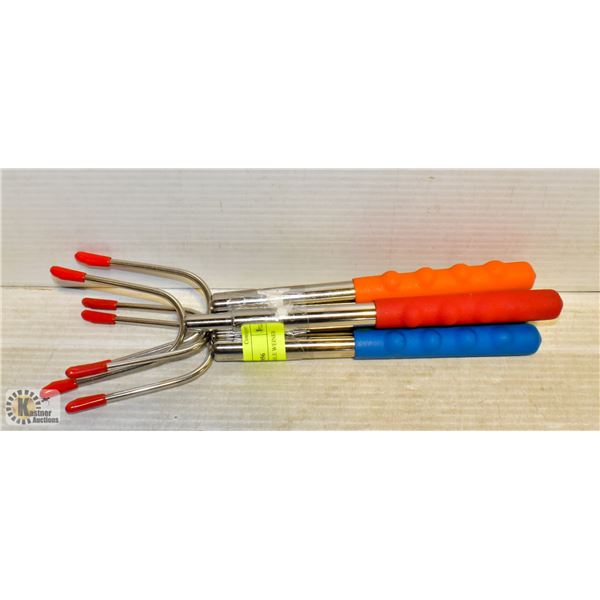 4 PACK EXTENDABLE WEINER FORKS *COLOURS MAY VARY*