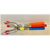 Image 1 : 4 PACK EXTENDABLE WEINER FORKS *COLOURS MAY VARY*