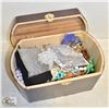 JEWELRY BOX WITH VARIOUS CONTENTS - ONE HINGE