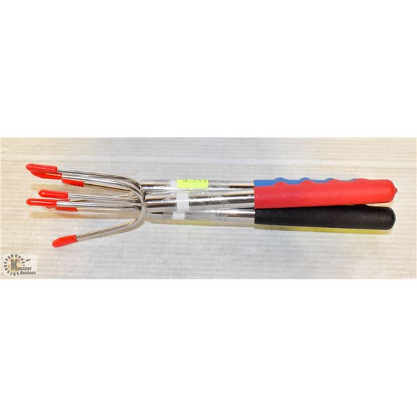 4 PACK EXTENDABLE WEINER FORKS *COLOURS MAY VARY*