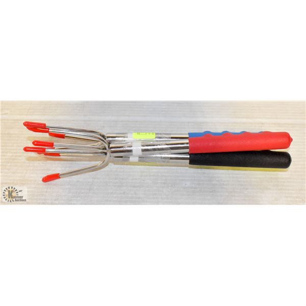 4 PACK EXTENDABLE WEINER FORKS *COLOURS MAY VARY*