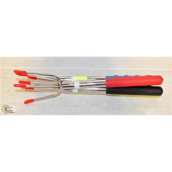 4 PACK EXTENDABLE WEINER FORKS *COLOURS MAY VARY*