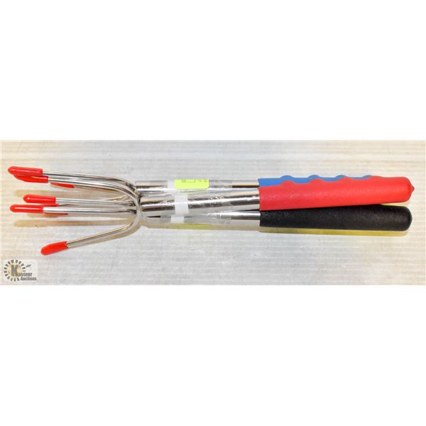 4 PACK EXTENDABLE WEINER FORKS *COLOURS MAY VARY*