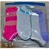 Image 1 : 9 PACK LADIES ANKLE SOCKS  *STYLE/COLOUR MAY VARY*