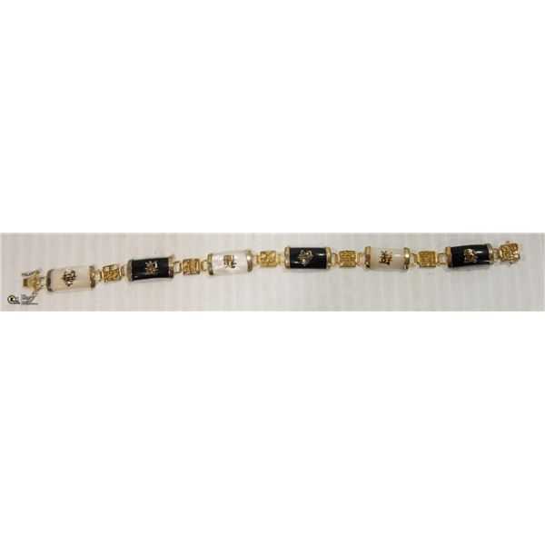 MOTHER OF PEARL AND ONYX BRACELET