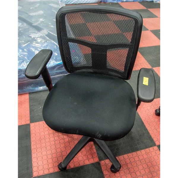 MESH BACK OFFICE CHAIR