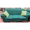 Image 1 : LOT OF 2 GREEN FABRIC SOFAS SOLD WITH 2 ACCENT