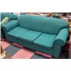 Image 2 : LOT OF 2 GREEN FABRIC SOFAS SOLD WITH 2 ACCENT