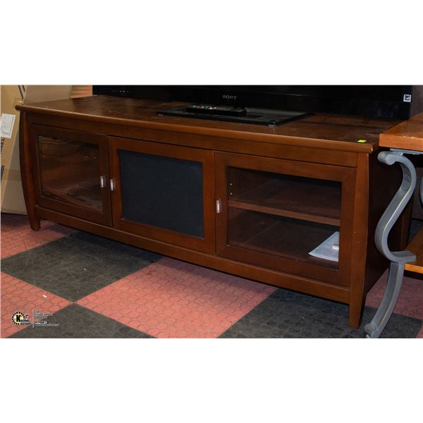 WOOD 3 PANEL TV STAND