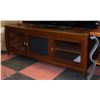 Image 1 : WOOD 3 PANEL TV STAND