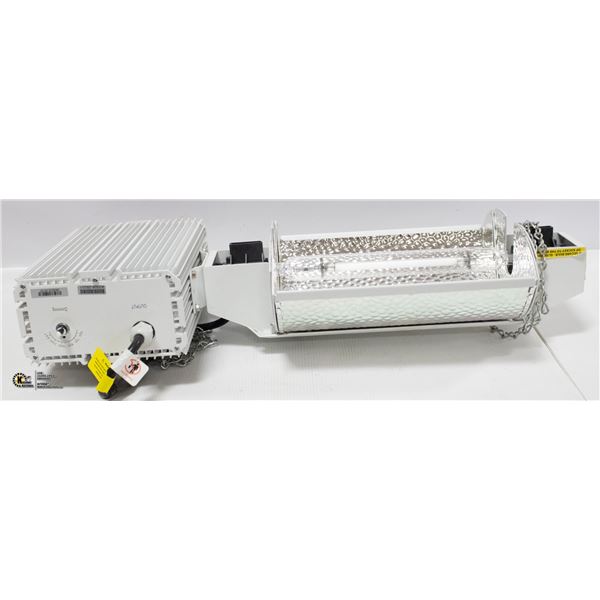 1000W FIXTURE 120-240V INCLUDES LAMP, REFLECTOR