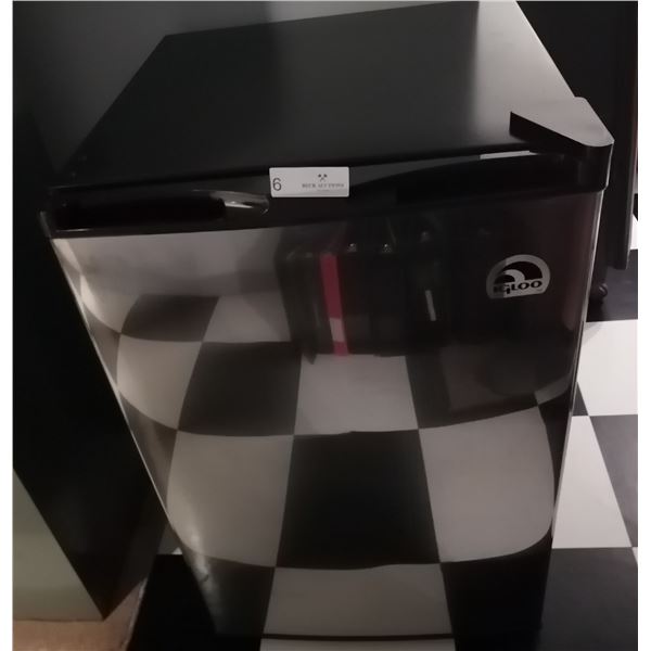 Igloo Bar Fridge -- Model No. FR465