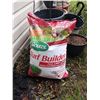 Image 3 : Assorted Planters (Contents Included), 3 Cubic Feet of Sunshine Peat Moss and Bag of Turf Builder