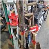 Image 5 : 2 FLOOR SCRAPERS AND POST HOLE DIGGER WITH 7 SHOVELS AND CRUTCHES