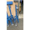 Image 2 : 4 METAL SHOP STANDS