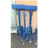 Image 3 : 4 METAL SHOP STANDS