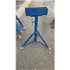Image 4 : 4 METAL SHOP STANDS