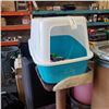 Image 2 : CAT TREE, LITTER BOX AND CAT TOYS