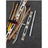 Image 2 : BUNDLE OF TOOL HANDLES, SLEDGEHAMMER, AXE AND LEVELS