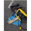 Image 7 : CIRCULAR SAW, BOXER RATCHETING SOCKET WRENCH, 2 SHOP LIGHTS AND 3 DUST PANS