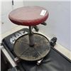 Image 4 : MAC TOOLS SHOP CREEPER AND MECHANICS STOOL AND 2 JERRY CANS