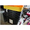 Image 3 : 5 TOTES AND 4 LIDS