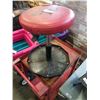 Image 2 : 2 TIER ROLLING CART AND SHOP STOOL
