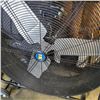 Image 2 : POWER FIST 30 IN TILTING DRUM FAN WORKING