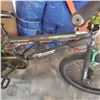 Image 2 : GREY RAZOR BMX BIKE