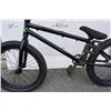 Image 2 : BLACK BMX BIKE