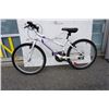 Image 1 : WHITE SUPERCYCLE BIKE