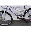 Image 2 : WHITE SUPERCYCLE BIKE
