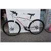 Image 1 : WHITE ROCKY MOUNTAIN BIKE