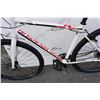 Image 2 : WHITE ROCKY MOUNTAIN BIKE