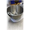 Image 4 : WHITE KITCHENAID CLASSIC MIXER WORKING WITH SPATULA BEATER AND WHISK