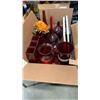 Image 1 : TRAY OF RED GLASS VASES AND BLACK AND WHITE MIRRORS