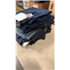 Image 2 : LOT OF JEANS, VARIOUS SIZES - LADIES SIZE 4-29, MENS SIZE 32
