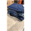 Image 3 : LOT OF JEANS, VARIOUS SIZES - LADIES SIZE 4-29, MENS SIZE 32