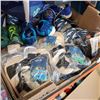 Image 2 : 2 TRAYS OF KIDS SHOES AND ADULT SLIPPERS
