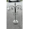 Image 2 : 2 METAL PLANTER STANDS