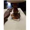 Image 3 : WOOD CARVED TABLE LAMP AND LIZARD