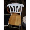 Image 2 : WHITE HAMPER AND STOOL
